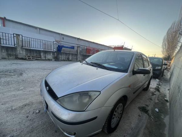 OKAZION! Tirane, shitet makine Ford Focus Viti 2002, 1.600 Euro