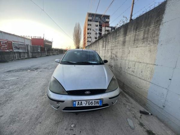 OKAZION! Tirane, shitet makine Ford Focus Viti 2002, 1.600 Euro