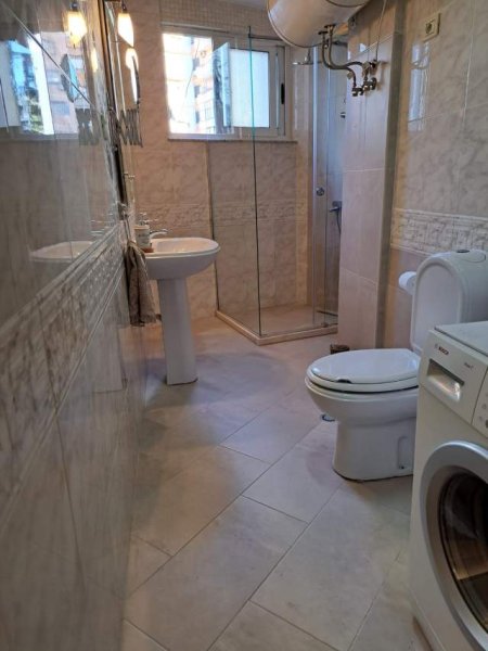 Tirane, jap me qera apartament 1+1+A Kati 2, 67 m² 450 Euro (9 kateshet)