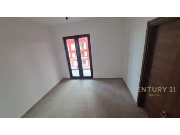 Tirane, jepet me qera  apartament 1+1+BLK 450 Euro (farmacia 10)