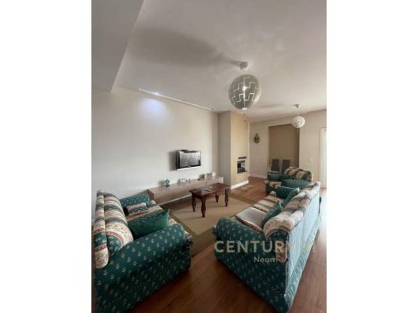 Tirane, shes Penthouse 163.000 Euro (fresku)