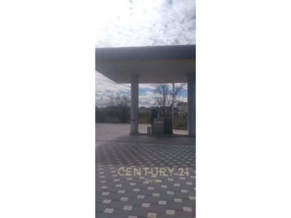 Tirane, jepet me qera ambjent biznesi 1.500 Euro (laknas)