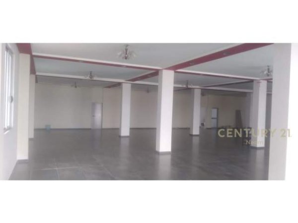 Tirane, jepet me qera ambjent biznesi 1.500 Euro (laknas)