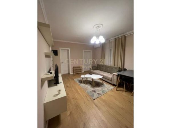 Tirane, jepet me qera apartament 1+1 Kati 5, 55 m² 500 Euro (Rruga "Sami Frasheri", Ish Blloku)