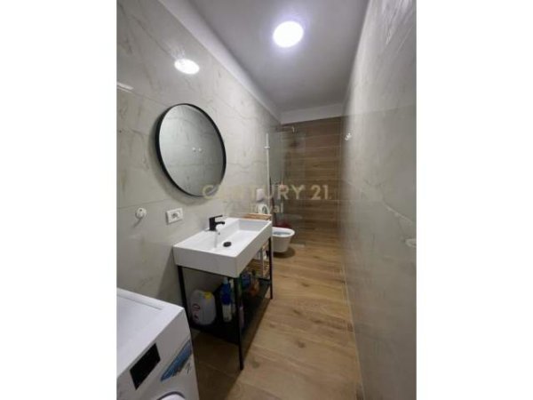 Tirane, jepet me qera apartament 1+1 Kati 5, 55 m² 500 Euro (Rruga "Sami Frasheri", Ish Blloku)
