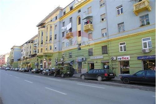 Tirane, shitet apartament 1+1 Kati 5, 60 m² 110.000 Euro (Pallatet Agimi)