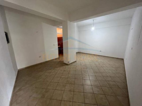 Korce, jepet me qera ambjent biznesi Kati 0, 50 m² 260 Euro (Lagjia 7, Korçë.)