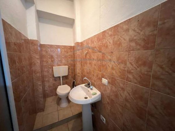 Korce, jepet me qera ambjent biznesi Kati 0, 50 m² 260 Euro (Lagjia 7, Korçë.)