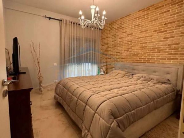 Tirane, shitet apartament 2+1 Kati 3, 100 m² 260.000 Euro (Zogu i Zi)