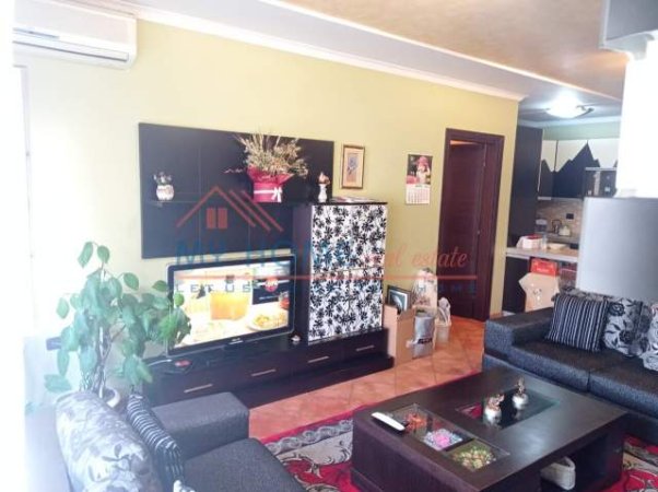 Tirane, jepet me qera apartament 2+1+BLK Kati 1, 103 m² 900 Euro (posta nr 8)
