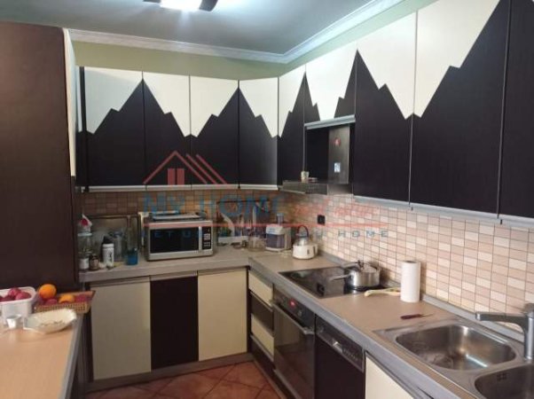 Tirane, jepet me qera apartament 2+1+BLK Kati 1, 103 m² 900 Euro (posta nr 8)