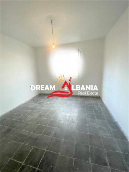 Tirane, shitet apartament 1+1+BLK Kati 3, 54 m² 57.000 Euro (Tek Shkolla e Bashkuar, afer Poliklinikes Nr 10)