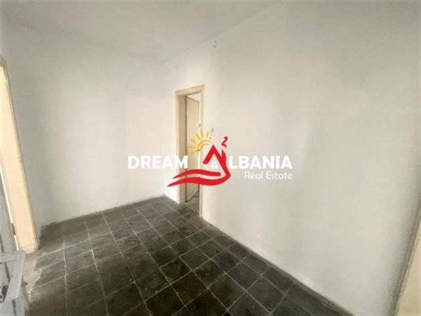 Tirane, shitet apartament 1+1+BLK Kati 3, 54 m² 57.000 Euro (Tek Shkolla e Bashkuar, afer Poliklinikes Nr 10)