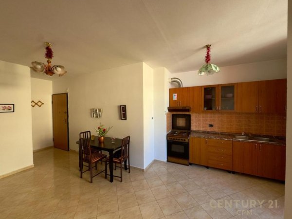 Tirane, jepet me qera apartament 1+1 Kati 12, 85 m² 550 € (9 KATESHET)