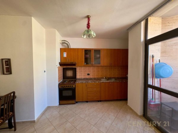 Tirane, jepet me qera apartament 1+1 Kati 12, 85 m² 550 € (9 KATESHET)