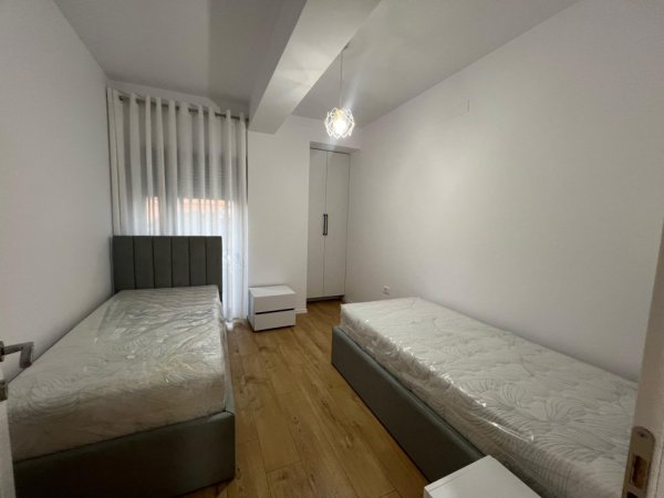 Tirane, jepet me qera apartament 2+1+Aneks+Ballkon Kati 1, 105 m² 750 € (Rezidenca kodra Diellit 2)