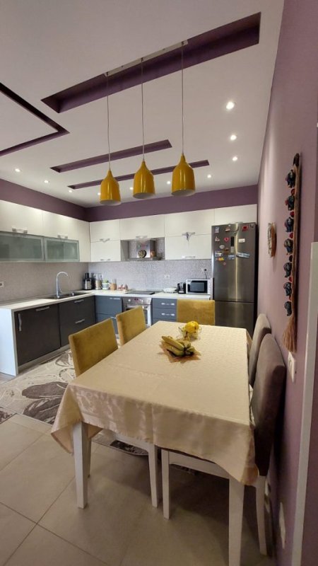 Tirane, jepet me qera apartament 2+1+Ballkon Kati 7, 109 m² 600 € (gramoz pashko)