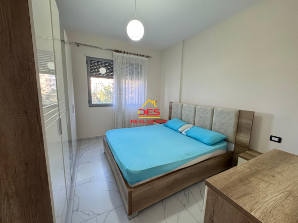 Vlore, jepet me qera apartament 1+1+Ballkon Kati 3, 70 m² 400 € (Rruga Çamëria)