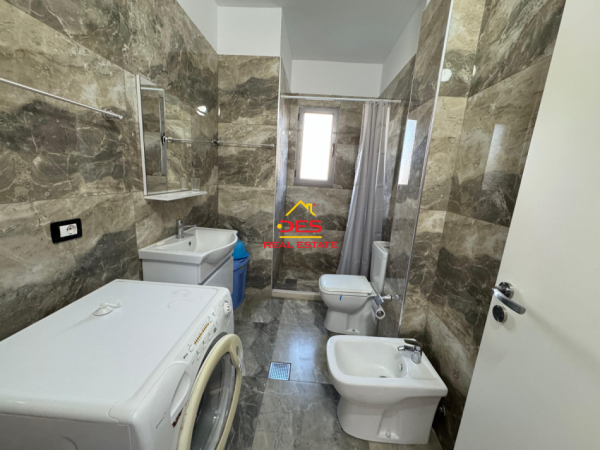 Vlore, jepet me qera apartament 1+1+Ballkon Kati 3, 70 m² 400 € (Rruga Çamëria)