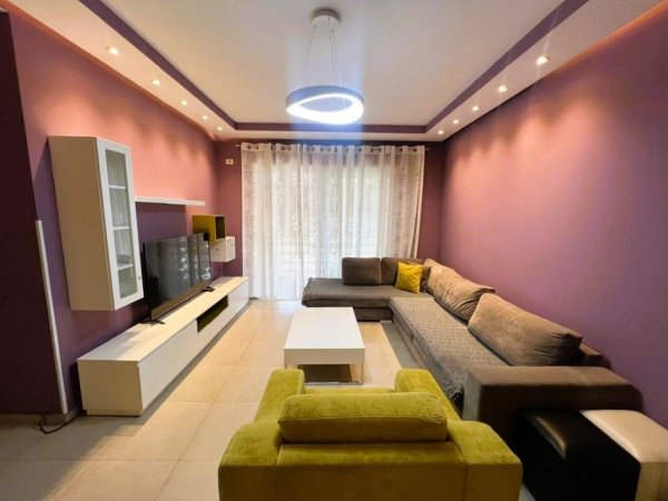 Tirane, jepet me qera apartament 2+1+Ballkon Kati 9, 100 m² 650 € (Qyteti Studenti)
