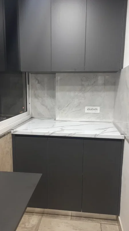 Tirane, jepet me qera apartament 2+1+Aneks+Ballkon Kati 3, 70 m² (Te Medreseja, perballe shkolles Misto Mame)