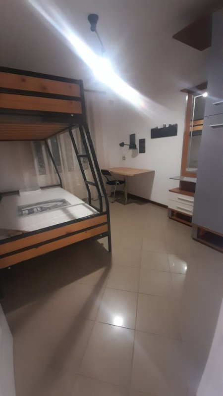 Tirane, jepet me qera apartament 2+1+Aneks+Ballkon Kati 3, 70 m² (Te Medreseja, perballe shkolles Misto Mame)