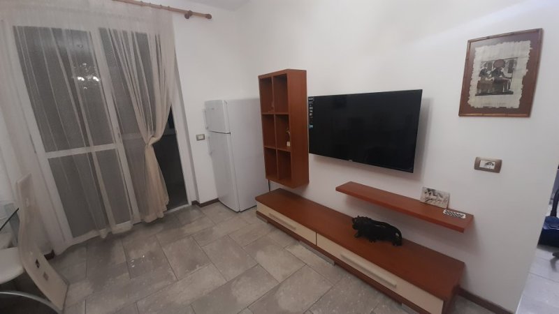 Tirane, jepet me qera apartament 2+1+Aneks+Ballkon Kati 3, 70 m² (Te Medreseja, perballe shkolles Misto Mame)