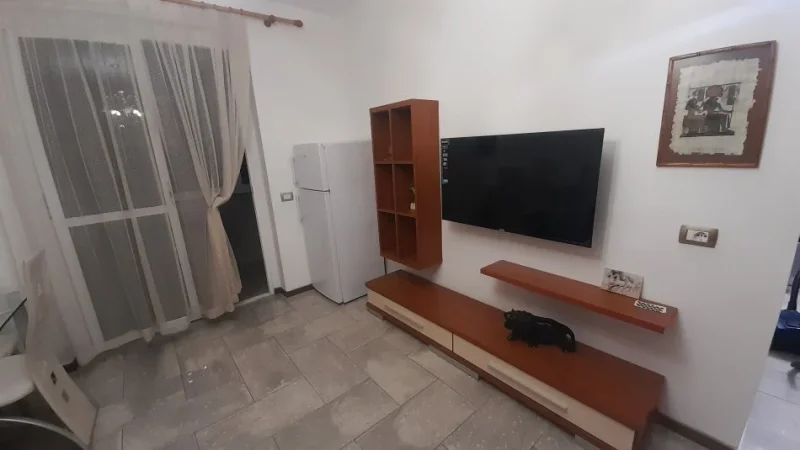 Tirane, jepet me qera apartament 2+1+Aneks+Ballkon Kati 3, 70 m² (Te Medreseja, perballe shkolles Misto Mame)