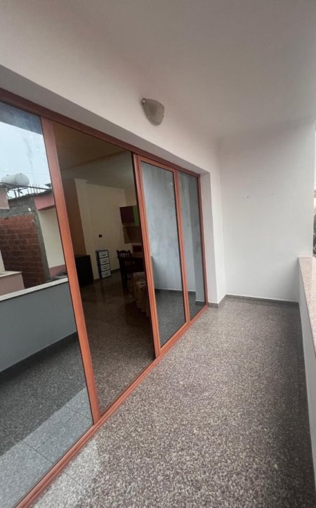 Tirane, jepet me qera apartament Kati 2, 95 m² 350 € (ali demi)