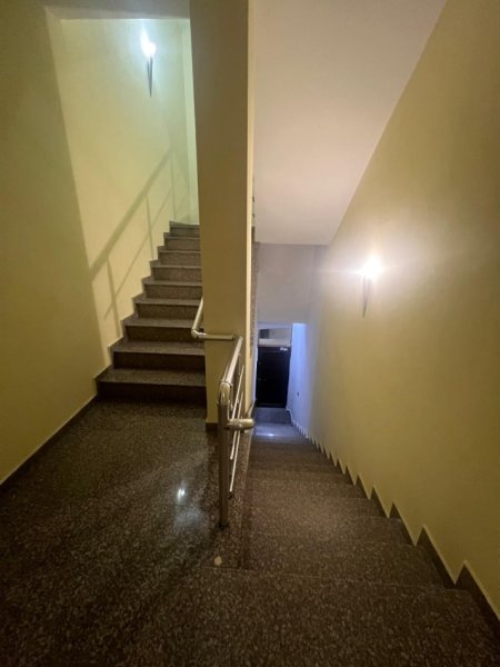 Tirane, jepet me qera apartament Kati 2, 95 m² 350 € (ali demi)