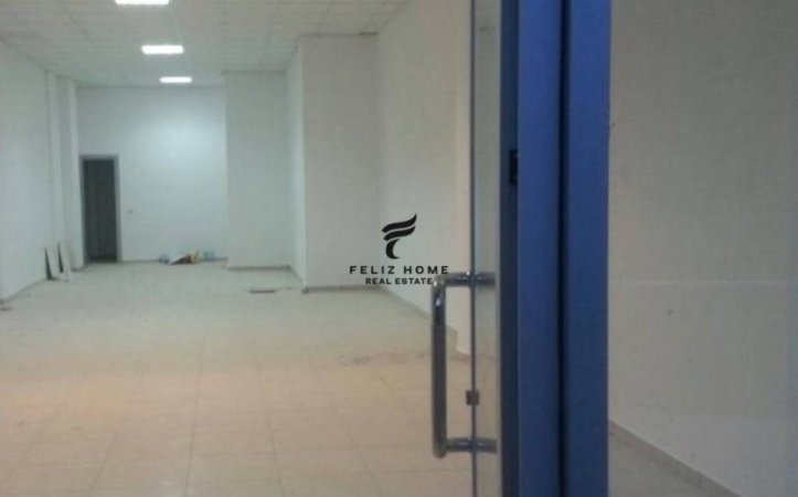 Tirane, jepet me qera dyqan Kati 0, 35 m² 350 € (SELITE)