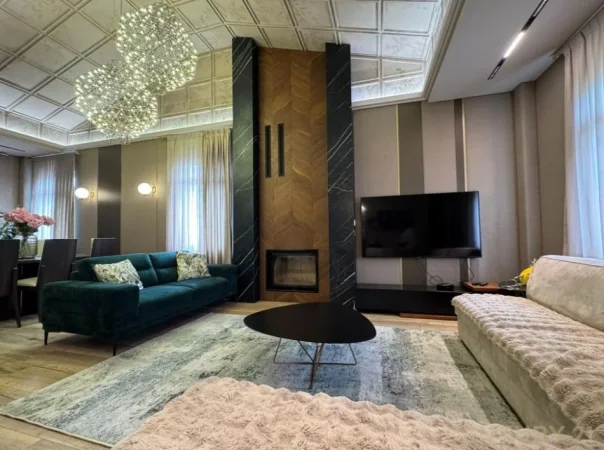 Tirane, shitet 5+1+Aneks+Ballkon Kati 4, 596 m² 1.300.000 € (Qendra Tregtare Teg)