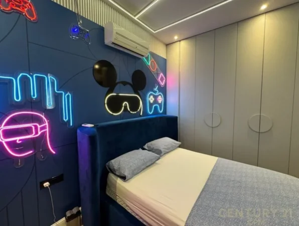 Tirane, shitet 5+1+Aneks+Ballkon Kati 4, 596 m² 1.300.000 € (Qendra Tregtare Teg)