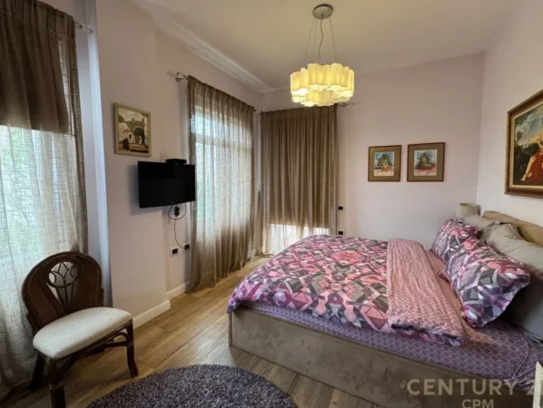 Tirane, shitet 5+1+Aneks+Ballkon Kati 4, 596 m² 1.300.000 € (Qendra Tregtare Teg)
