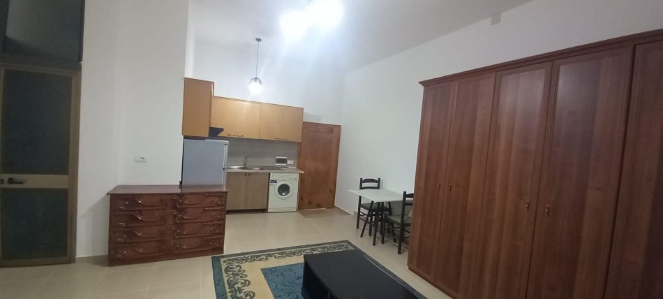 Tirane, jepet me qera apartament Kati 0, 50 m² 200 € (shkoze)