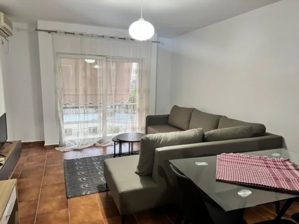 Tirane, jepet me qera apartament 1+1 Kati 3, 65 m² 450 € (JEPET SUPER APARTAMENT 1+1 ME QERA NE LAPRAKE TEK BLLOKU GINTASH)