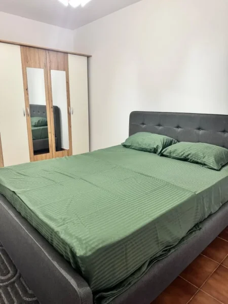 Tirane, jepet me qera apartament 1+1 Kati 3, 65 m² 450 € (JEPET SUPER APARTAMENT 1+1 ME QERA NE LAPRAKE TEK BLLOKU GINTASH)