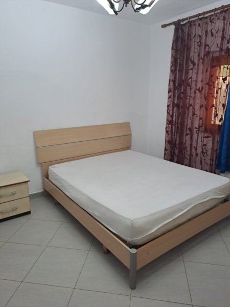 Tirane, jepet me qera Vile 1+1 Kati 1, 65 m² 400 € (Rruga Kavajës, Përball Delijorgjit, Globe)
