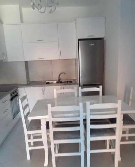 Tirane, jepet me qera apartament 1+1+Ballkon Kati 3, 80 m² 450 € (ASTIR)
