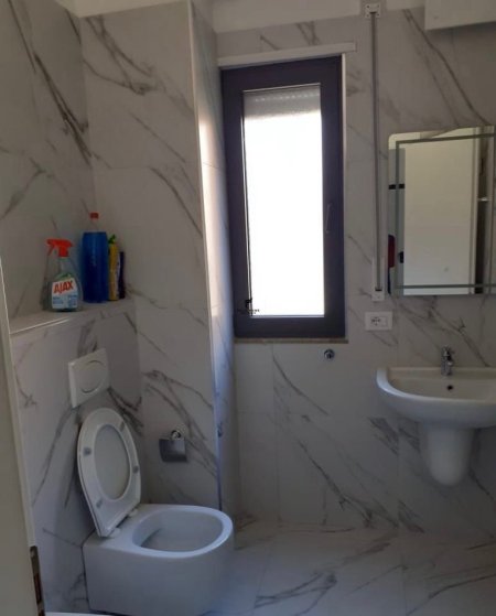 Tirane, jepet me qera apartament 1+1+Ballkon Kati 3, 80 m² 450 € (ASTIR)