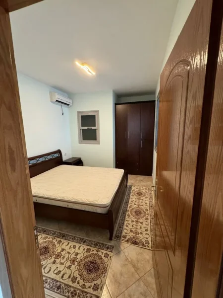 Tirane, jepet me qera apartament 3+1+Ballkon Kati 2, 400 € (thesari, fresk)