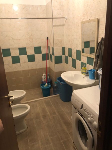 Tirane, jepet me qera apartament 1+1+Ballkon , 80 m² 280 € (Rruga e Dajtit prane Restorant Qesarakut)