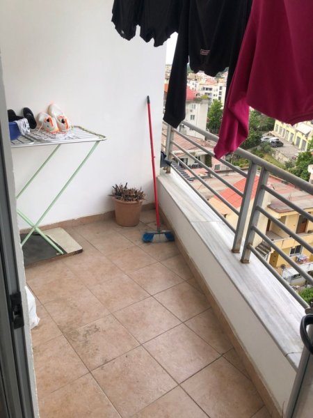 Tirane, jepet me qera apartament 1+1+Ballkon , 80 m² 280 € (Rruga e Dajtit prane Restorant Qesarakut)
