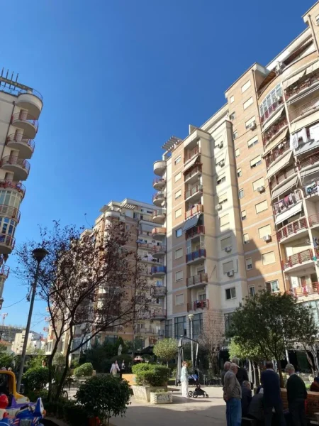 Tirane, shes Poste Parkimi 22.000 €