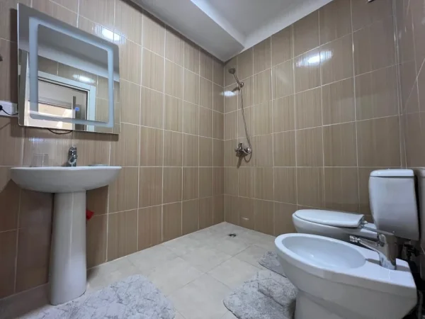 Tirane, shitet 3+1+Ballkon Kati 2, 145 m² 220.000 €
