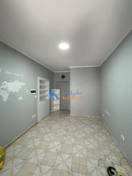 Tirane, jap me qera dyqan Kati 0, 25 m² (Myslym Shyr)