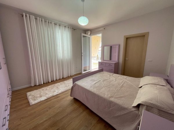 Tirane, jepet me qera apartament 2+1 Kati 2, 100 m² 800 € (Rruga Gramos Pashko)