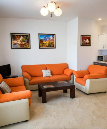 Tirane, jepet me qera apartament 1+1+Ballkon Kati 5, 95 m² 530 € (Don Bosko)