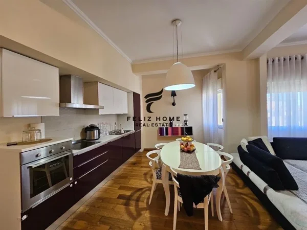 Tirane, shitet apartament 2+1+Ballkon Kati 3, 105 m² 300.000 € (LIQENI I THATE)