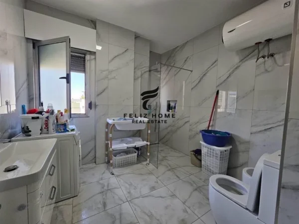 Tirane, shitet apartament 2+1+Ballkon Kati 3, 105 m² 300.000 € (LIQENI I THATE)